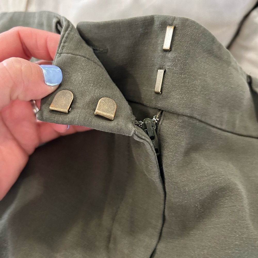 LOFT The Riviera Pant Marisa Olive Green Capri Pants Size 6 - Picture 10 of 10